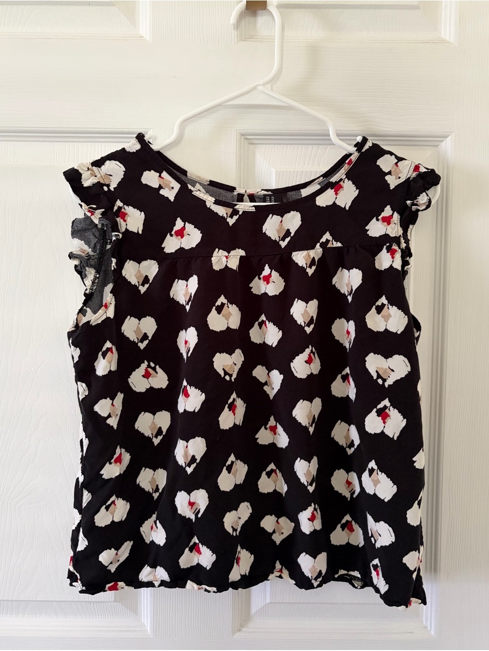 Black Heart Print Sleeveless Blouse